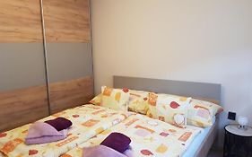 Henrietta Apartmanház